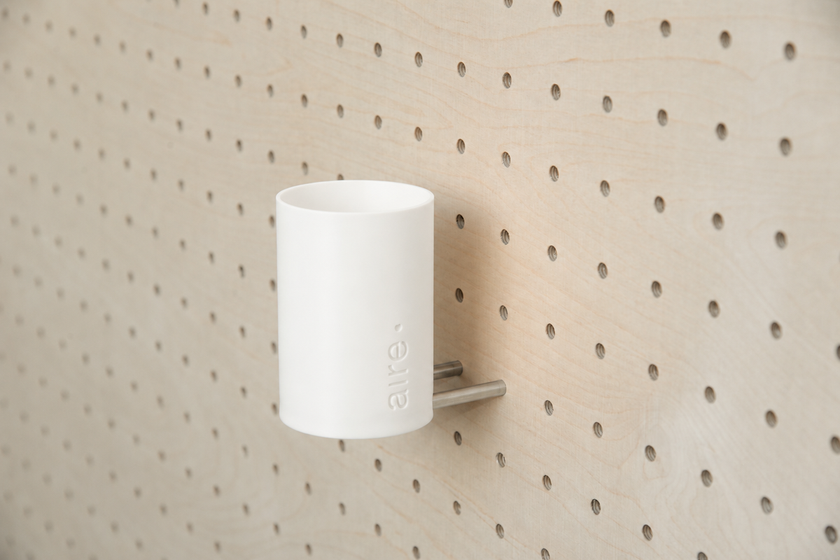 Pot à stylos flottant pour pegboard – Blanc