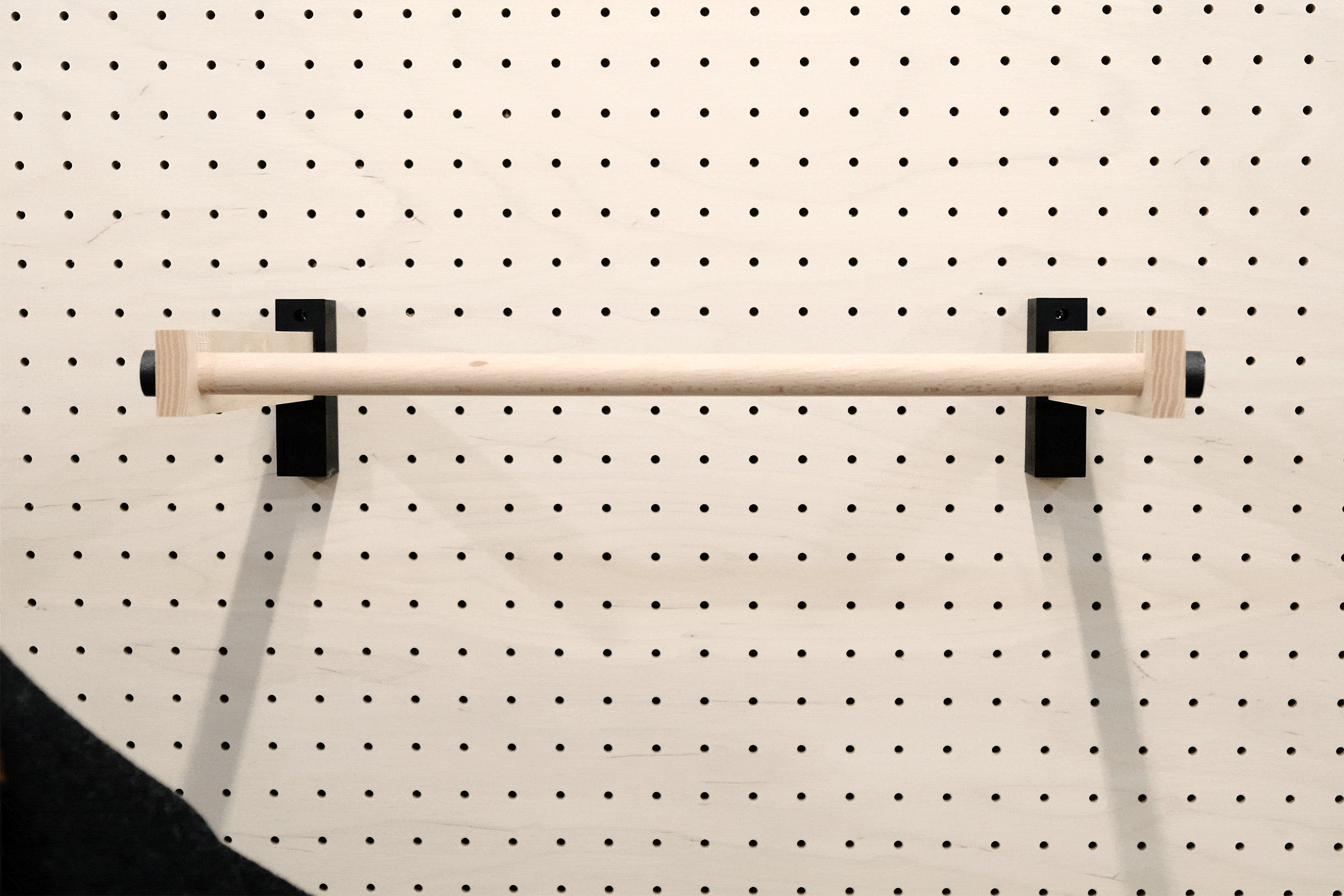 Garderobe und Kleiderbügelhalter für Pegboard - Aire