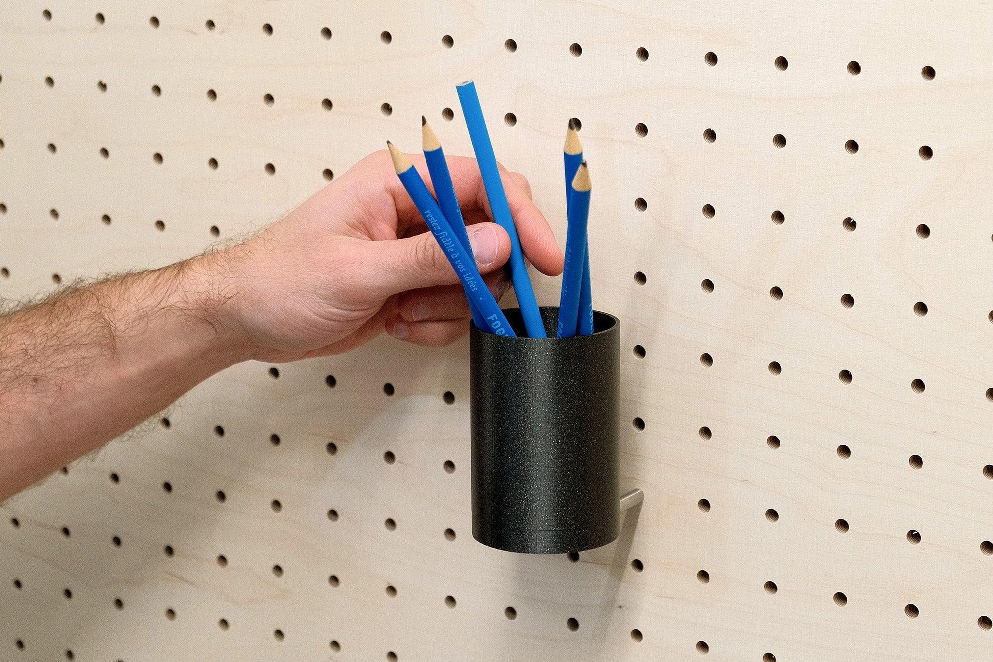 Pot à stylos flottant pour Pegboard - Design minimaliste - Quark