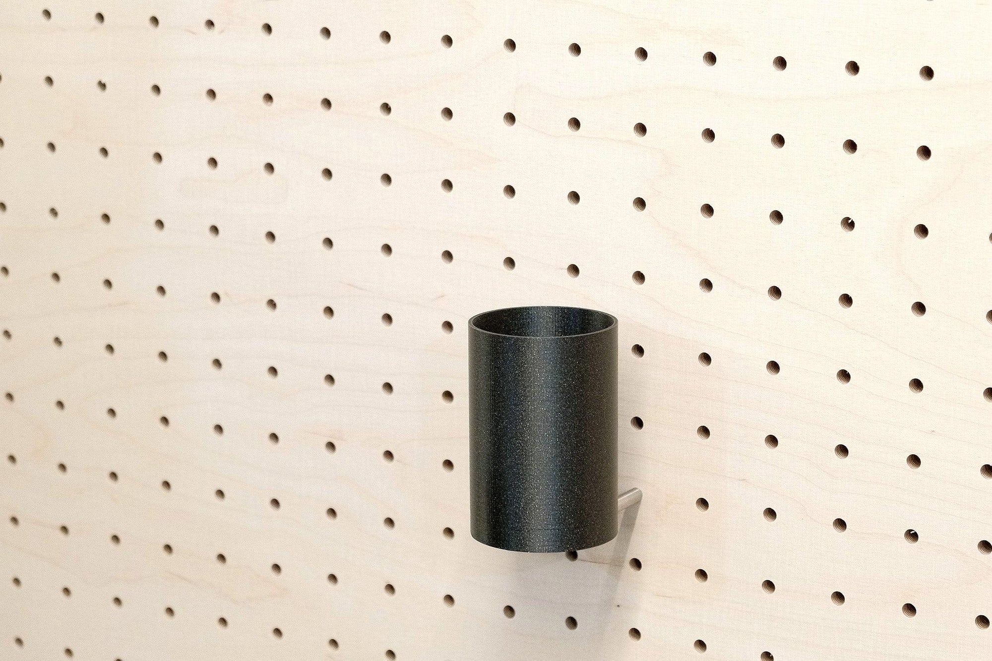 Pot à stylos flottant pour Pegboard - Design minimaliste - Quark