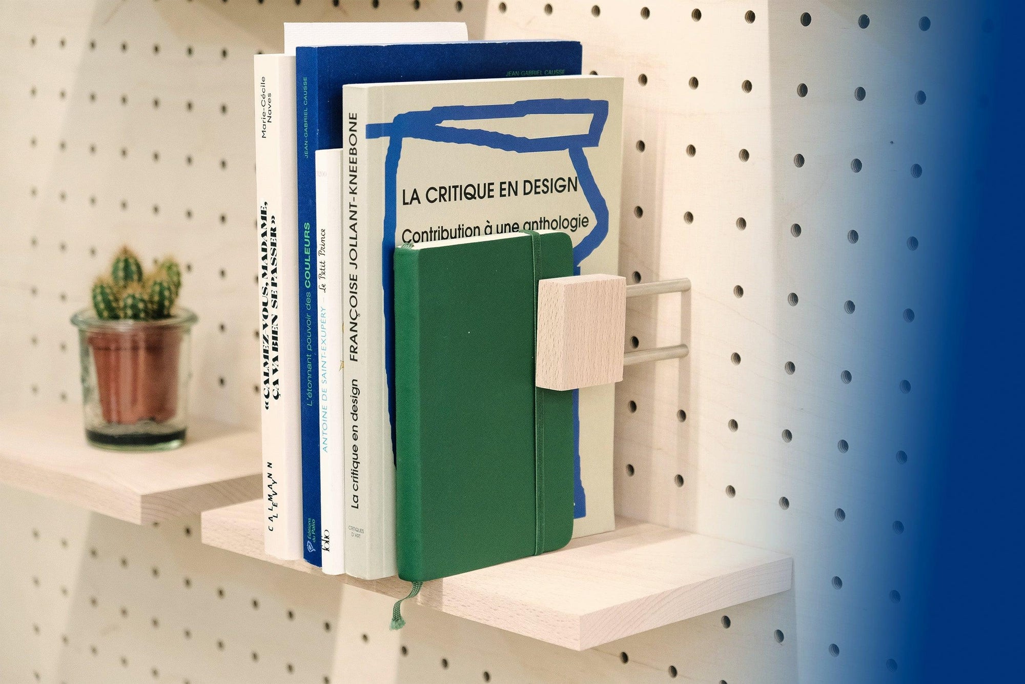 Serre livre minimaliste : accessoire pour organiser votre bibliothèque sur un Pegboard - Quark